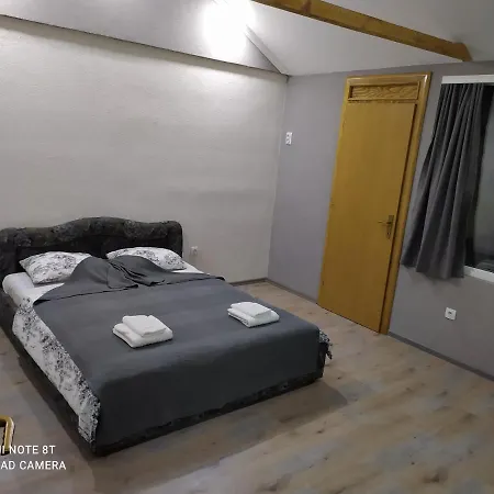 Lenilenii Apartment